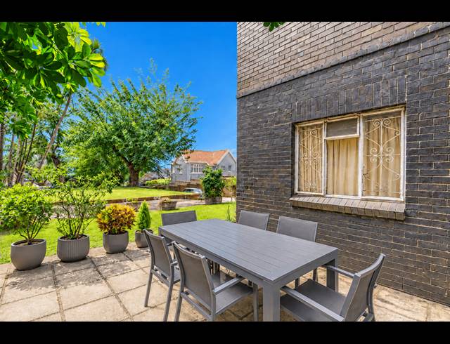 2 BEDROOM APARTMENT FOR SALE IN ESSENWOOD
